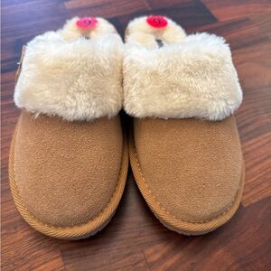 Minnetonka Tan Slippers with Cream Faux Fur